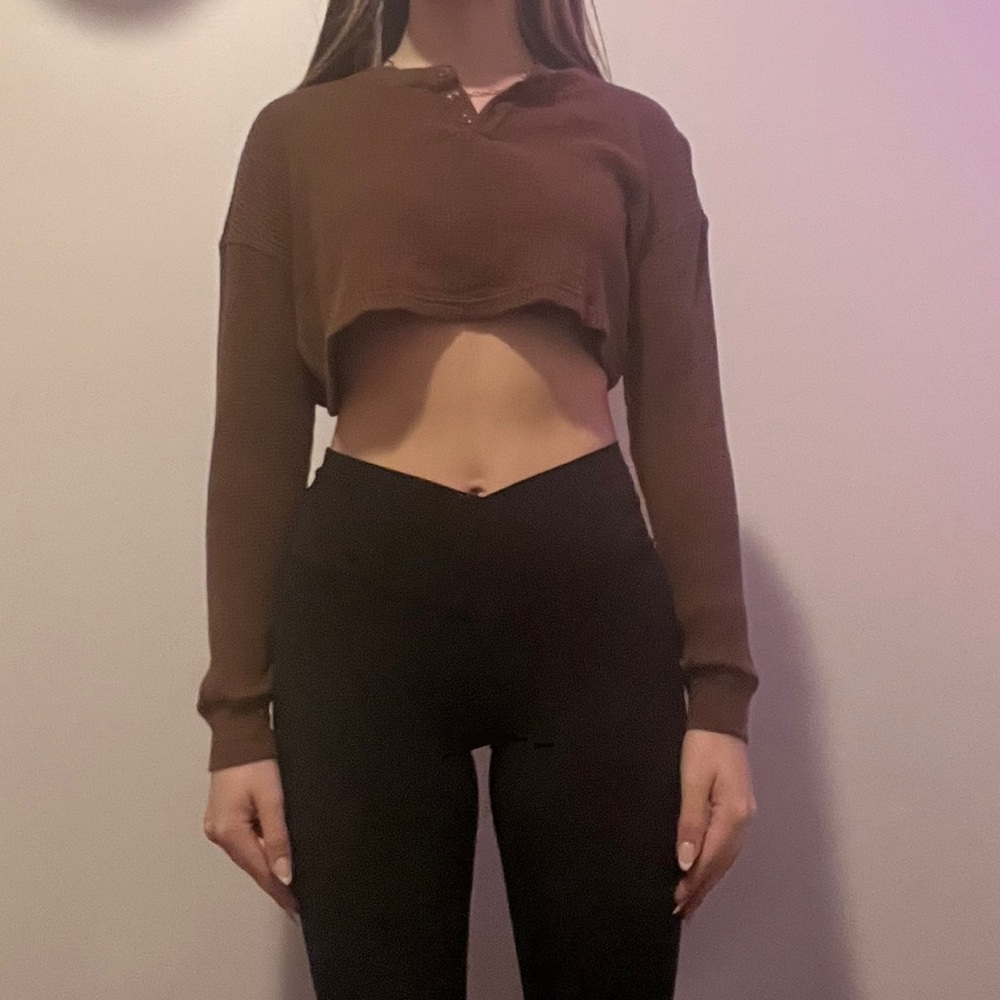 Cropped brown long sleeve top